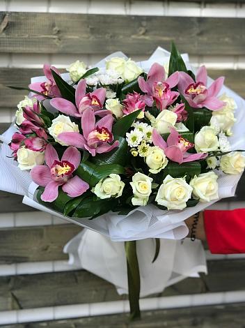 Букет цветов из: Розы и Хризантемы в Навашино