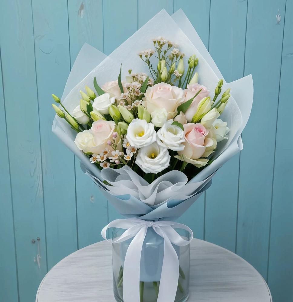 Букет цветов из: Розы и Лизиантусы в Навашино