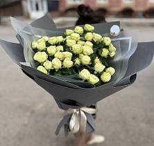 Букет Белые кустовые розы Солинеро в Навашино