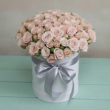 Цветочная композиция из Розы в шляпной коробке в Навашино