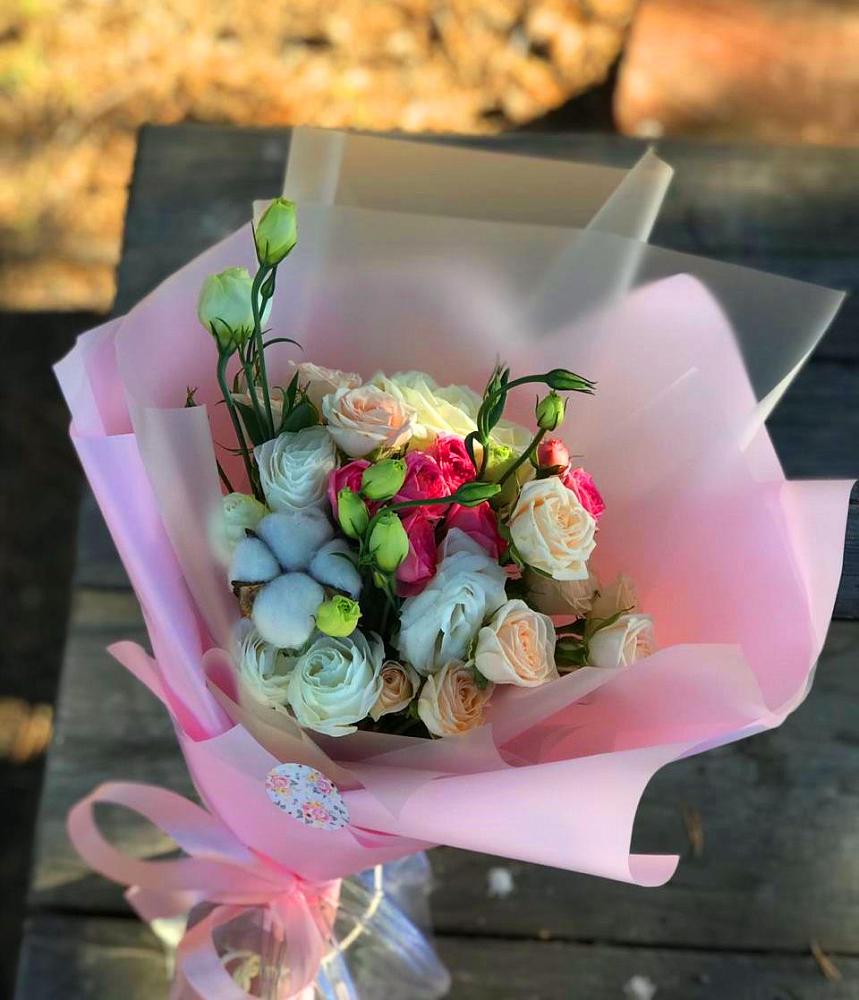 Букет цветов из: Розы и Лизиантусы в Навашино