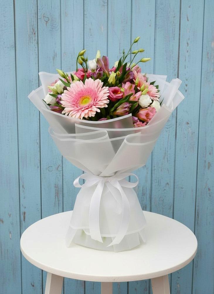 Букет цветов из: Герберы, Альстромерии и Лизиантусы в Навашино