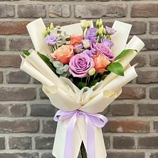 Букет цветов из:  Лизиантусы и Розы в Навашино