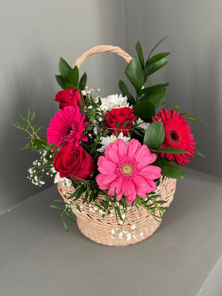 Цветочная композиция из Розы, Хризантемы и Герберы в корзине в Навашино