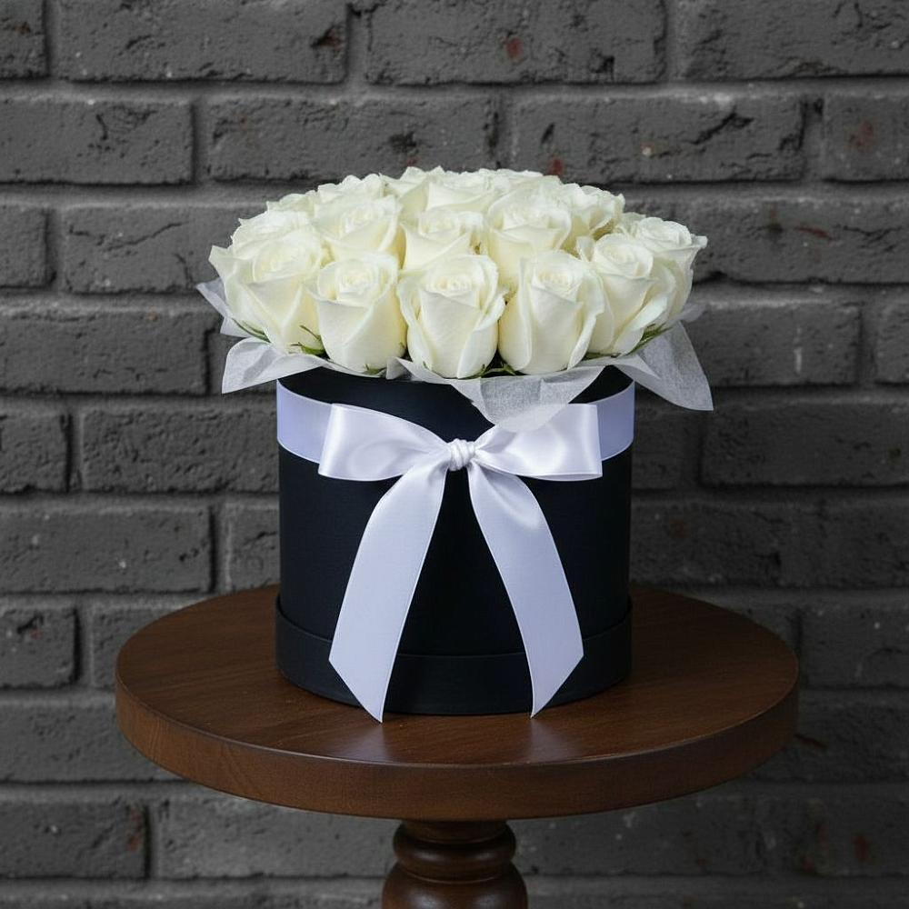 Цветочная композиция из Розы в шляпной коробке в Навашино