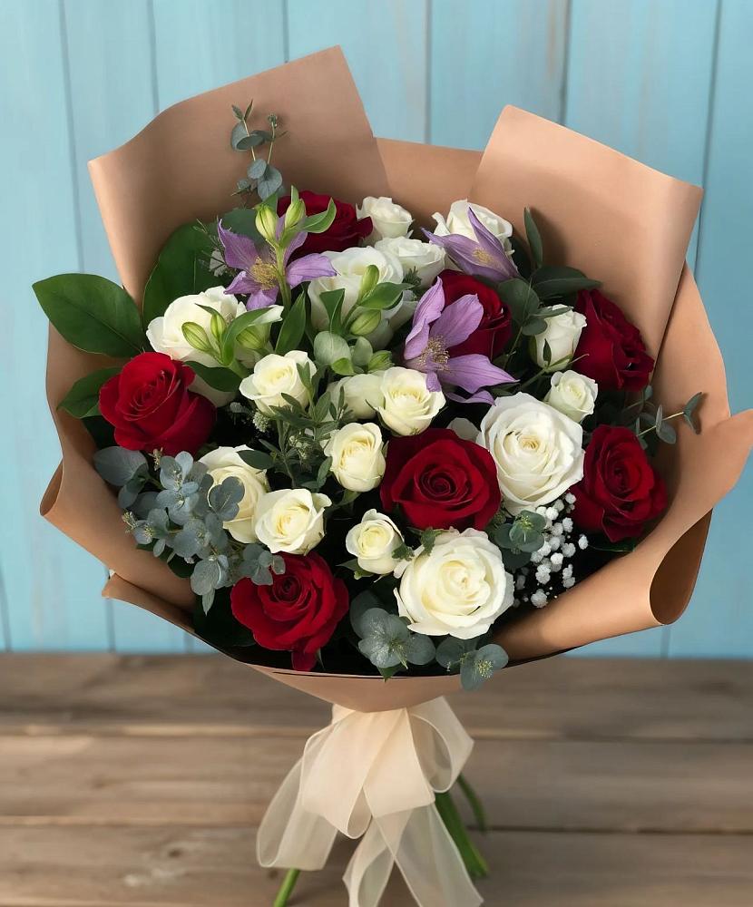 Букет цветов из: Розы и Альстромерии в Навашино