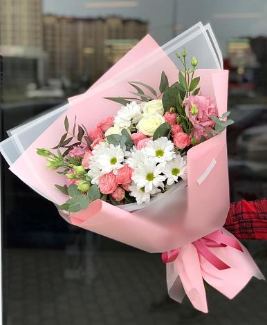 Букет цветов из: Розы, Лизиантусы и Хризантемы в Навашино